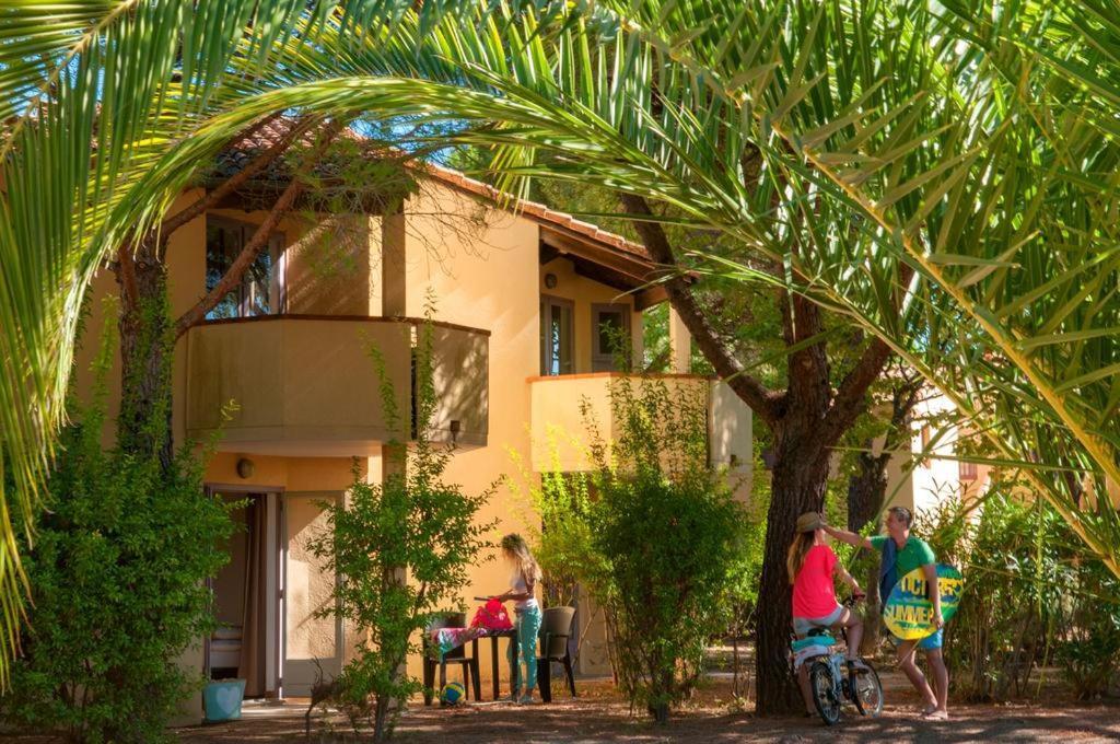 Marina Hôtel Club Cogolin Exterior foto